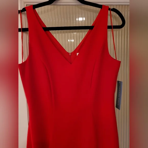 Red Holiday cocktail dress - Picture 2 of 6